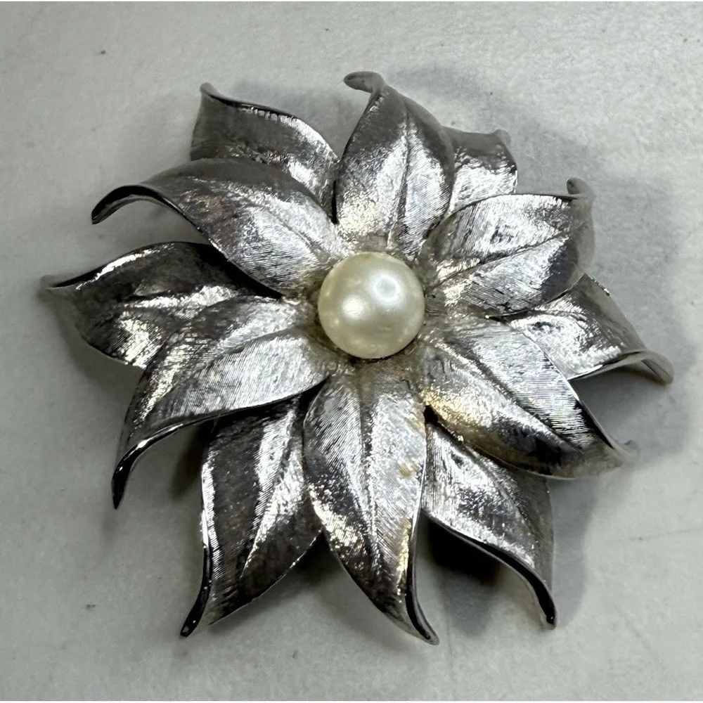 Vintage Silver Tone Faux Pearl Flower 3